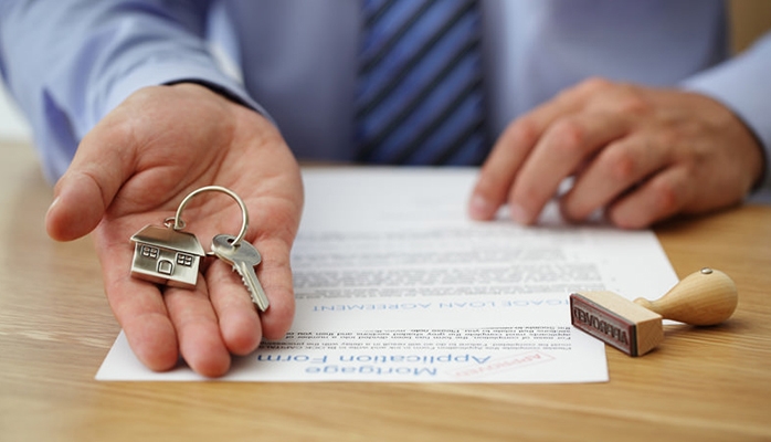 Le déplafonnement du loyer s’applique en cas de tacite prolongation d’un bail de 9 ans !